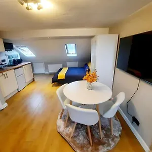 Alross Flat / Private Bathroom Apartment