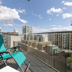 Dockside With Scenic Views Apartment