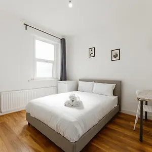 Pensión Leyton Comfy Double -50, Londres