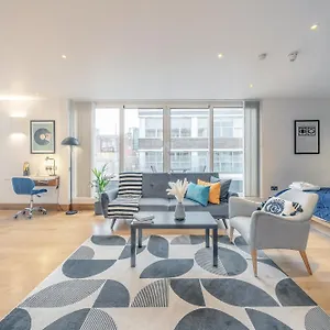 Kula - Tower Hill Apartment