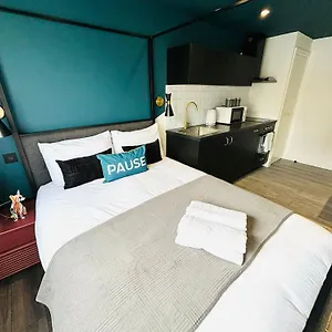 Pensión 31 Studio, Ideal For Tourists Locations, Londres