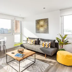 Bright Bridge Apartment