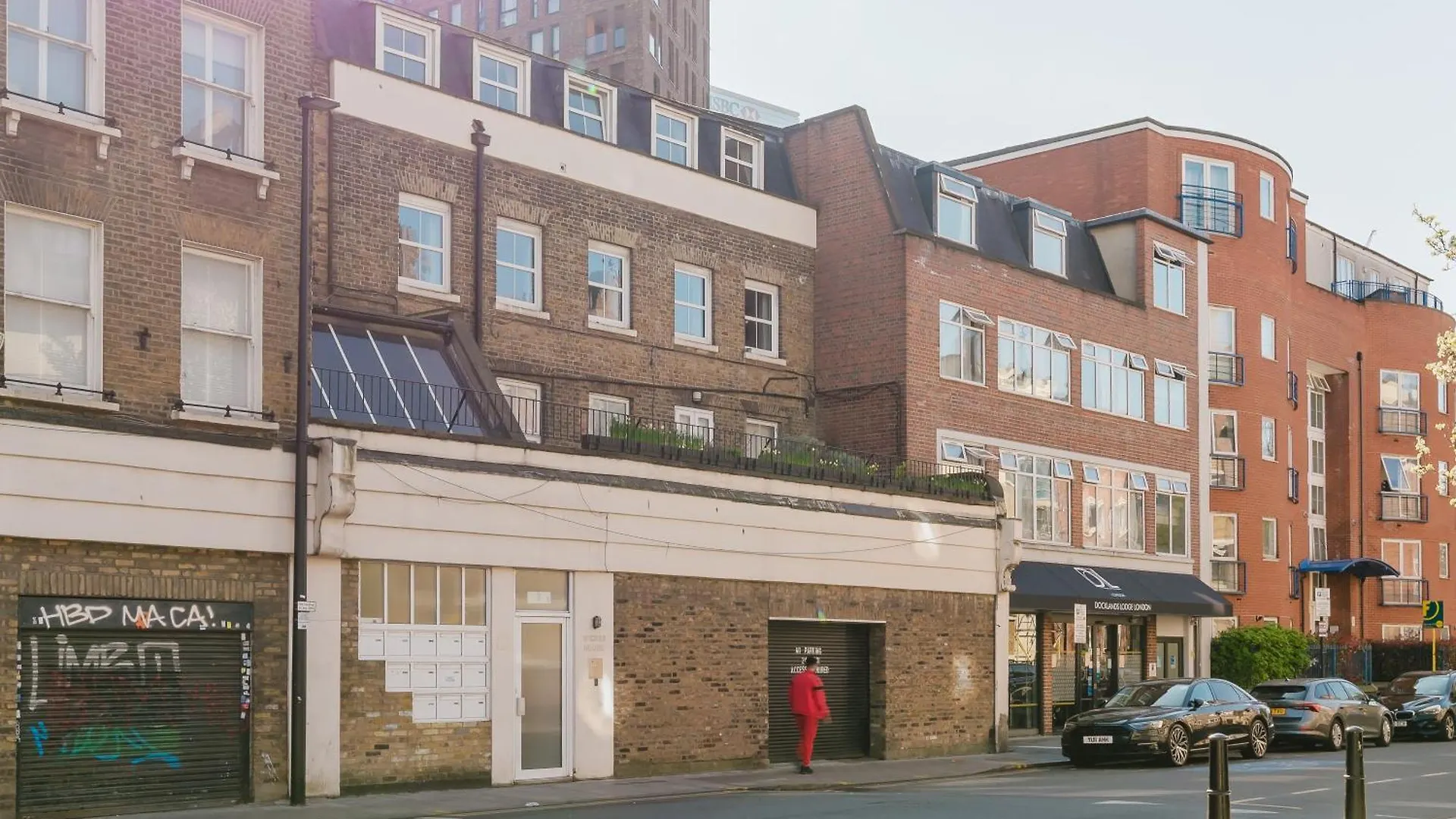 Newly Renovated Stylish Urban Modern 2Bed 1Bath E14 Flat Apartment London